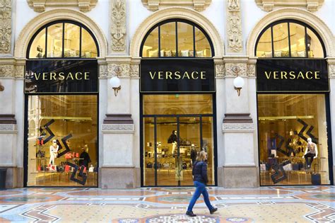 versace sede milano|versus versace milano.